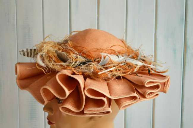 Sombrero creado por The Ocean Corner con residuos encontrados en las playas